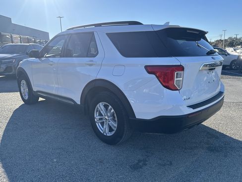 Used 2020 Ford Explorer XLT image 5