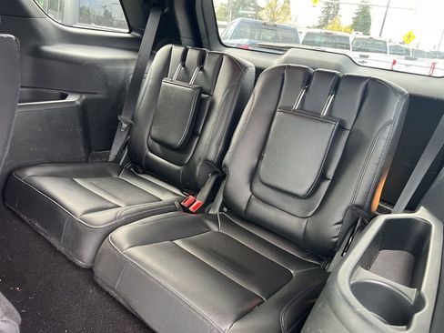 Used 2019 Ford Explorer XLT w/ Equipment Group 202A image 9