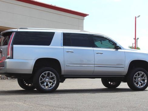 Used 2017 GMC Yukon XL Denali AWD/4WD image 3