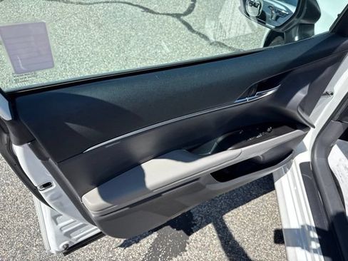 Used 2021 Toyota Camry LE FWD image 12