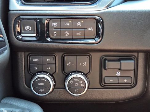Used 2025 GMC Yukon Denali w/ Denali Reserve Package AWD/4WD image 19