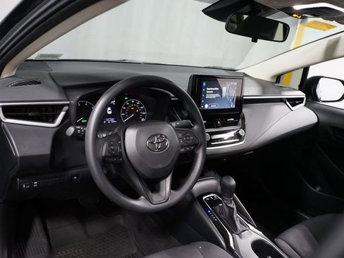 Used 2025 Toyota Corolla LE w/ LE Premium Package image 11