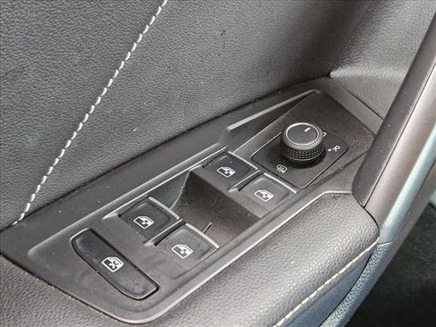 Used 2023 Volkswagen Tiguan SE R-Line image 17