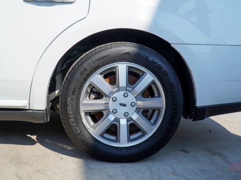 Used 2008 Ford Taurus SEL image 10