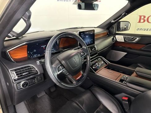 Used 2018 Lincoln Navigator Reserve w/ Technology Package AWD/4WD image 12