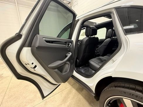 Used 2024 Porsche Macan S AWD/4WD image 37