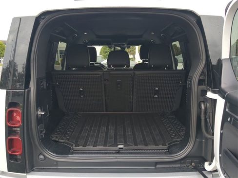 Used 2024 Land Rover Defender 110 S image 14