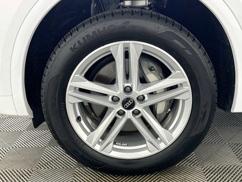 Used 2024 Audi Q5 e Premium w/ Convenience Package image 30
