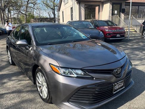 Used 2018 Toyota Camry LE FWD image 7
