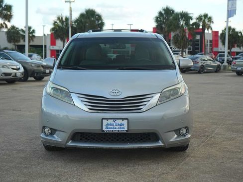Used 2017 Toyota Sienna Limited Premium FWD image 6