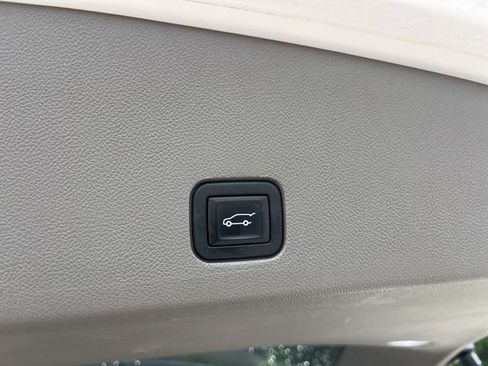 Used 2023 Cadillac XT6 Premium Luxury w/ Technology Package AWD/4WD image 5