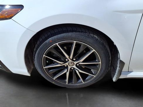 Used 2021 Toyota Camry SE image 9