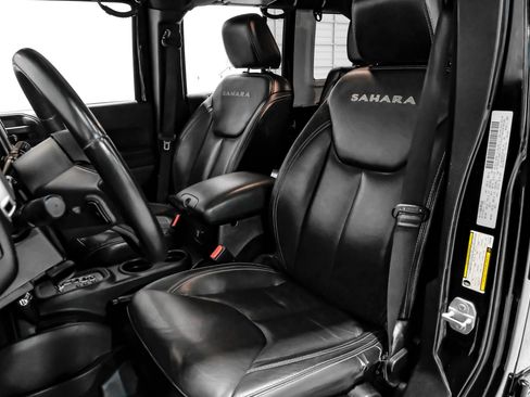 Used 2015 Jeep Wrangler Unlimited Sahara w/ Connectivity Group image 36