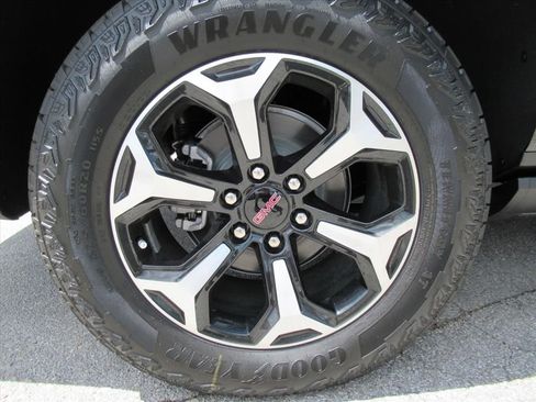 New 2026 GMC Yukon AT4 w/ AT4 Premium Package AWD/4WD image 8