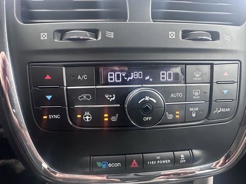 Used 2016 Chrysler Town & Country Limited image 25