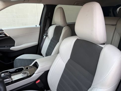 Used 2025 Mitsubishi Outlander SE AWD/4WD image 19
