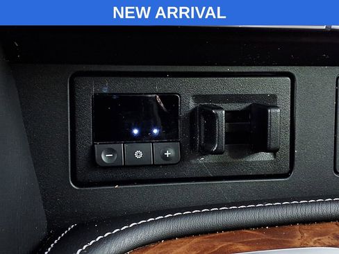 Used 2022 Nissan Armada SL w/ Captain's Chairs Package image 23