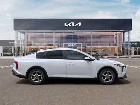 New 2026 Kia K4 LXS FWD image 8