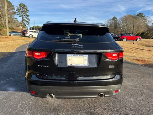Used 2017 Jaguar F-PACE Prestige image 4