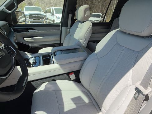 New 2026 Jeep Grand Wagoneer Limited AWD/4WD image 17