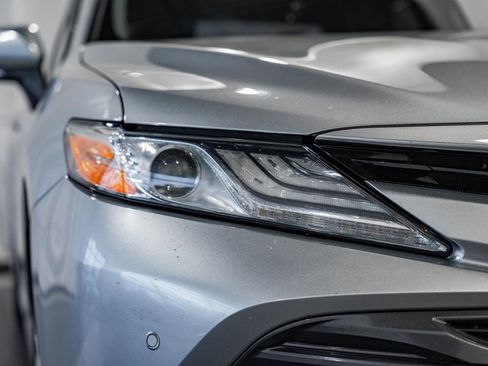 Used 2018 Toyota Camry XLE image 11