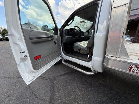 Used 2006 Ford F350 4x4 Regular Cab DRW Super Duty image 20