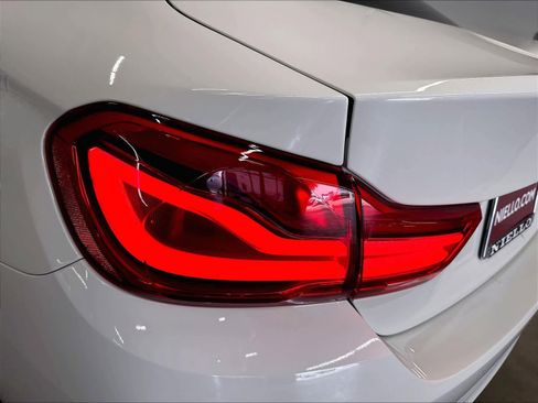 Used 2018 BMW M4 Coupe RWD image 30