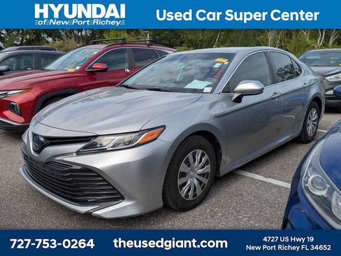 Used 2020 Toyota Camry LE FWD image 1
