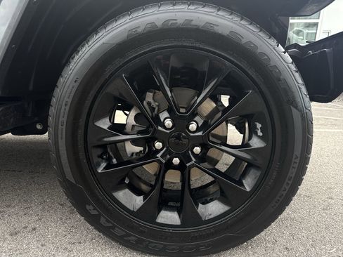 Used 2021 Jeep Wrangler Unlimited Sahara image 32