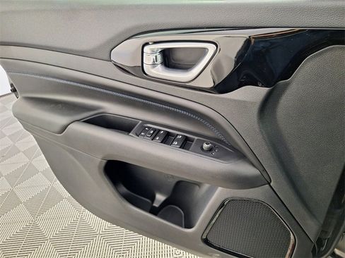 New 2026 Jeep Compass Latitude image 24