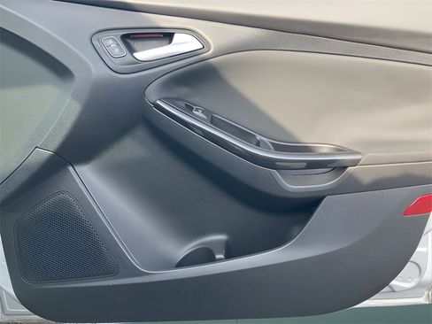 Used 2015 Ford Focus Titanium image 19