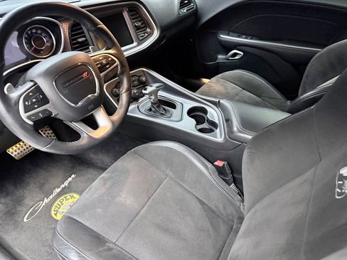 Used 2016 Dodge Challenger R/T Scat Pack w/ Leather Interior Group RWD image 9