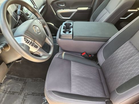 Used 2022 Nissan Titan SV RWD image 15