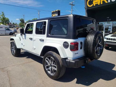 Used 2024 Jeep Wrangler Unlimited w/ Dual Top Group AWD/4WD image 9