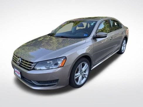 Used 2015 Volkswagen Passat TDI SE FWD image 3