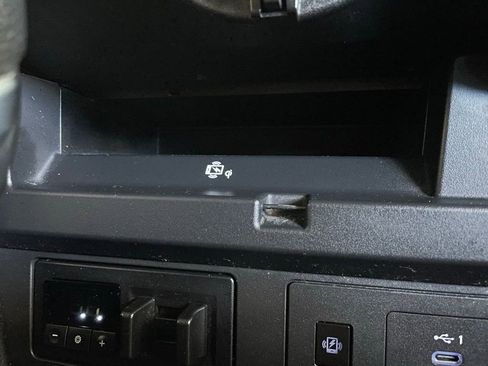 Used 2021 Nissan Armada SL w/ Captain's Chairs Package image 51