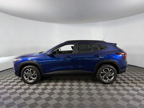 Used 2024 Chevrolet Trax LT w/ Driver Confidence Package FWD image 9