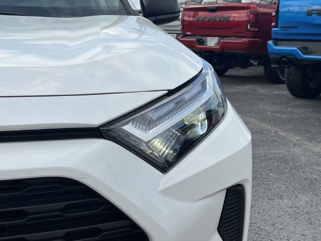 Used 2024 Toyota RAV4 LE AWD/4WD image 9