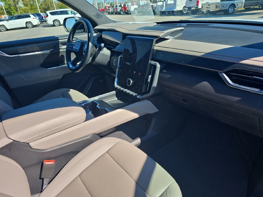 Used 2026 GMC Acadia Elevation w/ Elevation Premium Package FWD image 25