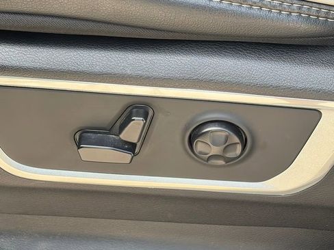 Used 2019 RAM 1500 Laramie AWD/4WD image 15