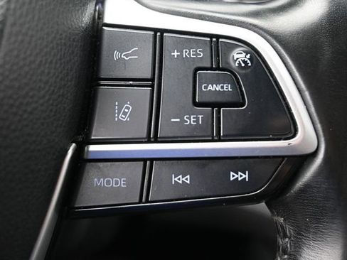 Used 2022 Toyota Highlander XLE image 15