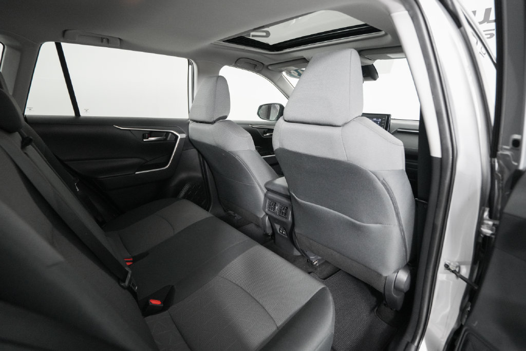 Used 2019 Toyota RAV4 XLE AWD/4WD image 18