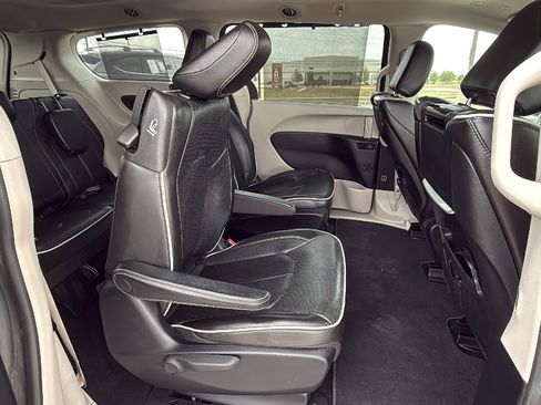 Certified 2021 Chrysler Pacifica Limited w/ Uconnect Theater Family Group image 27