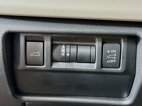 Used 2025 Subaru Forester Premium AWD/4WD image 16