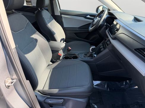 Used 2024 Volkswagen Taos SE image 12