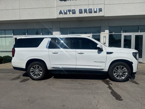 Used 2023 GMC Yukon XL SLT w/ SLT Luxury Package AWD/4WD image 2