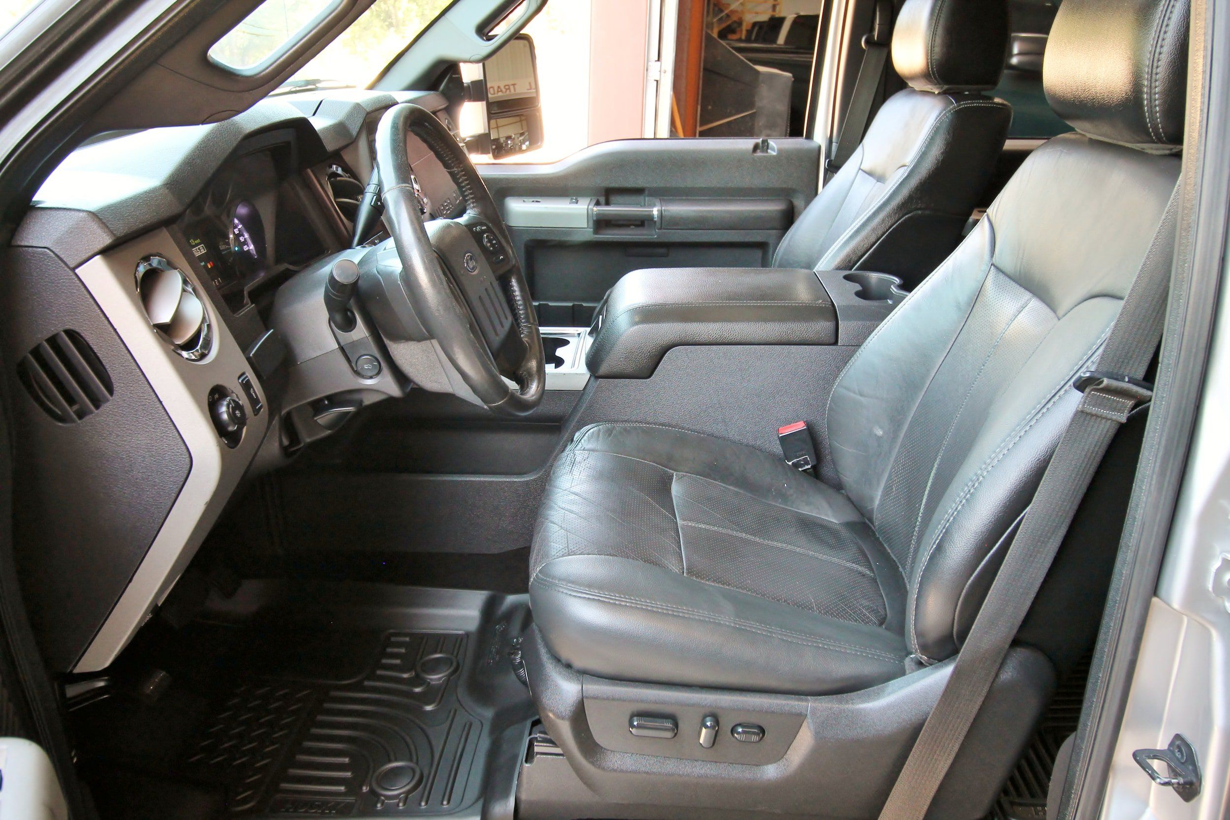 Used 2015 Ford F250 Lariat w/ Lariat Ultimate Package AWD/4WD image 21