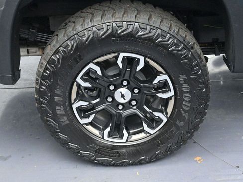 Used 2025 Chevrolet Silverado 1500 ZR2 w/ Technology Package image 35