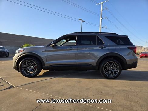 Used 2025 Ford Explorer ST-Line w/ ST-Line Street Pack AWD/4WD image 3