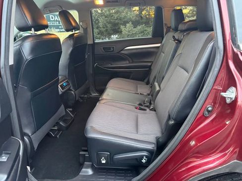 Used 2017 Toyota Highlander Plus image 7